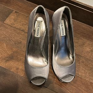 Woman’s dress shoe with 4” heel